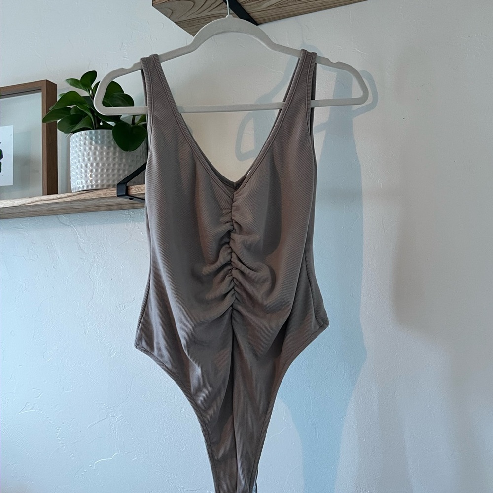 Vestique Taupe Ruched Bodysuit